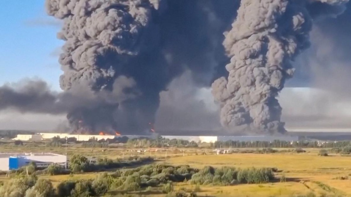 Ukraina Ngamuk! Drone Serang Gudang-Depot Minyak Rusia