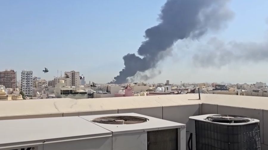 Konflik bersenjata di area Timur Tengah kembali meluas setelah Iran melancarkan serangan rudal dan drone ke Kuwait pada Sabtu waktu setempat, Sabtu (18/7/2026). (Social Media via REUTERS/Social Media)