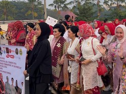 Ribuan Perempuan Palembang Meriahkan Parade Kebaya-Kain Songket