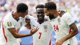 Soccer Football - FIFA World Cup 2026 - Bronze Final - France v England - Miami Stadium, Miami Gardens, Florida, U.S. - July 18, 2026  England's Bukayo Saka celebrates scoring their fifth goal to complete a hat-trick with Jude Bellingham and Reece Ja