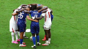 Soccer Football - FIFA World Cup 2026 - Bronze Final - France v England - Miami Stadium, Miami Gardens, Florida, U.S. - July 18, 2026 France's Maxence Lacroix, Jean Philippe Mateta and Dayot Upamecano in a huddle with England's Marc Guehi, Trevoh Cha