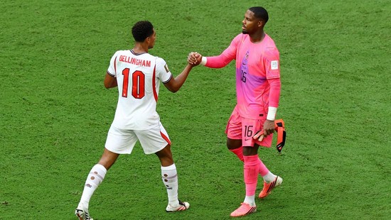 Soccer Football - FIFA World Cup 2026 - Bronze Final - France v England - Miami Stadium, Miami Gardens, Florida, U.S. - July 18, 2026 England's Jude Bellingham shakes hands with France's Mike Maignan at the end of the match REUTERS/Marco Bello