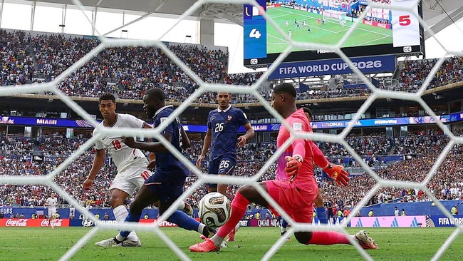 Soccer Football - FIFA World Cup 2026 - Bronze Final - France v England - Miami Stadium, Miami Gardens, Florida, U.S. - July 18, 2026  England's Jude Bellingham scores their sixth goal REUTERS/Paul Childs     TPX IMAGES OF THE DAY