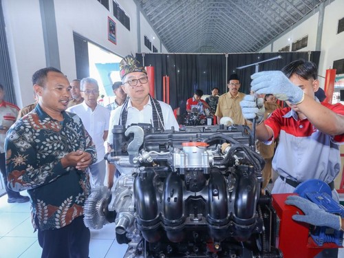 Toyota Motor Manufacturing Indonesia (TMMIN) memperluas program pembinaan sekolah menengah kejuruan (SMK) ke Pulau Lombok, Nusa Tenggara Barat (NTB).