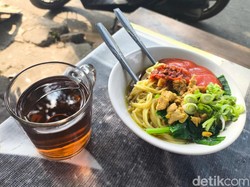 Mi Ayam Goceng Mang Bosson, Rasa Bintang Lima Harga Kaki Lima