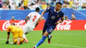 Kylian Mbappe beprotensi mencetak hattrick top skor pada musim ini.