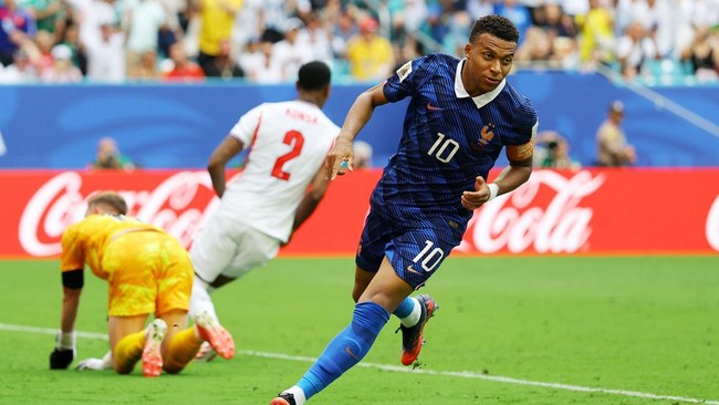 Soccer Football - FIFA World Cup 2026 - Bronze Final - France v England - Miami Stadium, Miami Gardens, Florida, U.S. - July 18, 2026  France's Kylian Mbappe celebrates scoring their first goal REUTERS/Carlos Barria