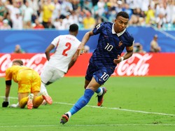 Soccer Football - FIFA World Cup 2026 - Bronze Final - France v England - Miami Stadium, Miami Gardens, Florida, U.S. - July 18, 2026  France's Kylian Mbappe celebrates scoring their first goal REUTERS/Carlos Barria