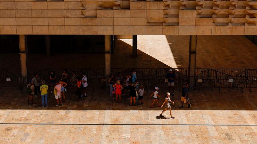 Spanyol menghadapi gelombang panas ketiga pada musim panas tahun ini dengan suhu nan diperkirakan melampaui 45 derajat Celsius di sejumlah wilayah. Minggu (19/7/2026). (REUTERS/Alejandro Martinez Velez)