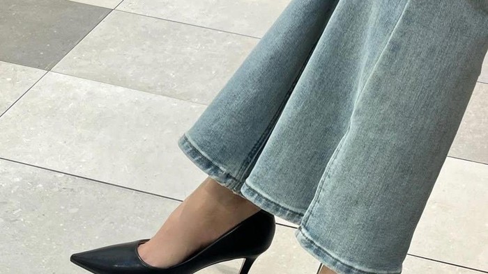Stiletto menjadi salah satu jenis heels paling ikonis yang identik dengan tampilan elegan dan glamor. Meski terlihat anggun, jenis heels ini membutuhkan keseimbangan yang baik saat digunakan./ Foto: pinterest.com
