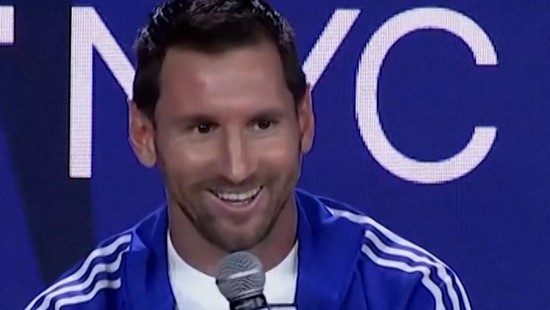 Kata-kata Messi soal Foto Viral Bareng Bayi Lamine Yamal