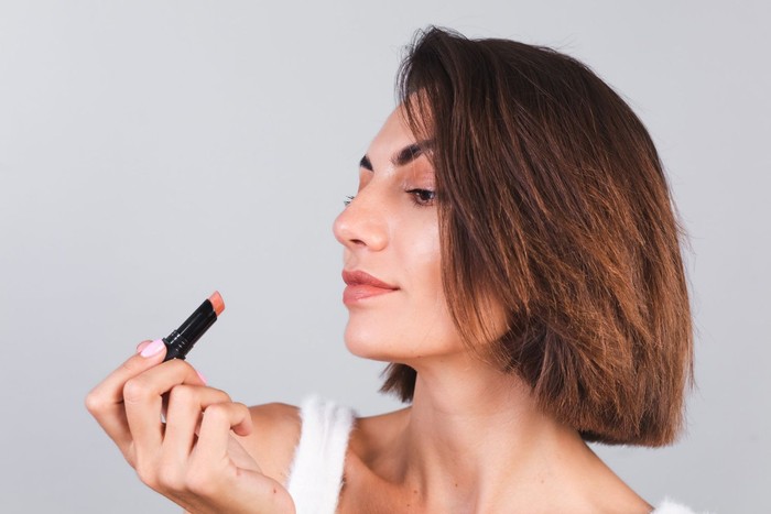 Warna lipstik untuk ungkap kepribadian. warna coral dan peach memancarkan gaya yang optimis, lembut, effortless, dan ideal. Warna lipstik untuk ungkap kepribadian. warna coral dan peach memancarkan gaya yang optimis, lembut, effortless, dan ideal.