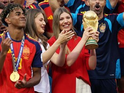 Gaya Calon Ratu Spanyol Cetak Sejarah Angkat Trofi Piala Dunia 2 Kali