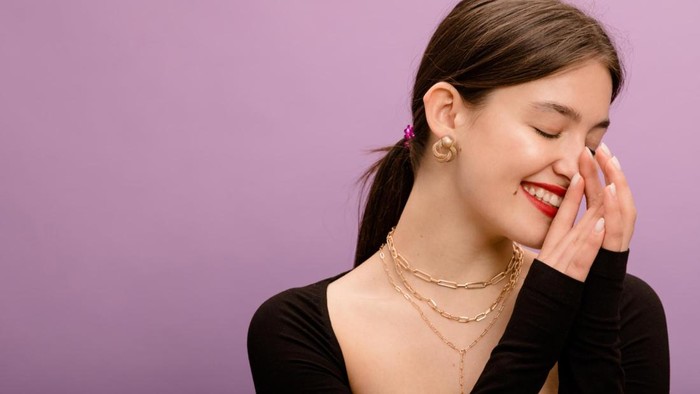 7 Jenis Kalung yang Perlu Kamu Ketahui, dari Choker hingga Opera