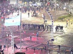 Video: Argentina Gagal Juara Piala Dunia, Fansnya Rusuh di Buenos Aires