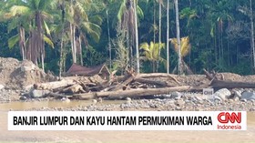 Banjir yang membawa gelondongan kayu pada Sabtu kemarin mengakibatkan sejumlah rumah warga di Kecamatan Tukka, Kabupaten Tapanuli Tengah, Sumatera Utara, rusak dan dipenuhi material sisa banjir. Warga menyebut debit air akibat jebolnya tanggul sungai