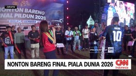 Warga di ibu kota antusias menyaksikan laga final Piala Dunia 2026 antara Spanyol melawan Argentina pada Minggu malam. Suasana acara yang digelar di beberapa lokasi berbeda ini semakin semarak dengan atribut dan jersey para pendukung kedua tim.