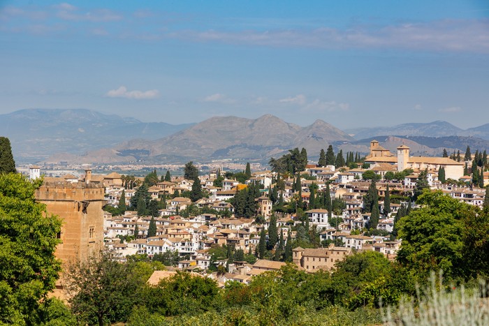 Granada di wilayah Andalusia, Spanyol, yang memiliki banyak arsitektur Moor