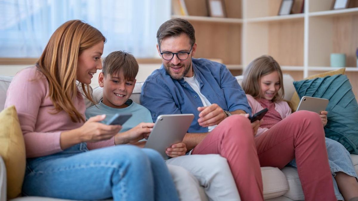 Orang Tua Simak, Ini 7 Cara Membina Hubungan Dekat dengan Anak
