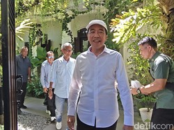 Jokowi Kumpulkan Teman Kuliah Jelang Hadir di Sidang Roy Suryo-Tifa