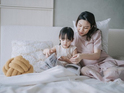 Kebiasaan Sederhana Sebelum Tidur Ini Bisa Bantu Melatih Emosi dan Bahasa Anak