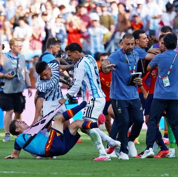 Leandro Paredes diserang kritik imbas kericuhan usai final Piala Dunia 2026.