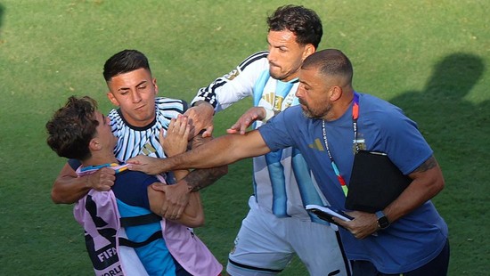 Leandro Paredes nyaris tonjok gavi usai Argentina kalah dari Spanyol di final Piala Dunia 2026.