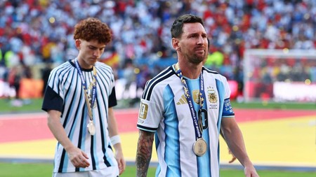 Soccer Football - FIFA World Cup 2026 - Final - Spain v Argentina - New York/New Jersey Stadium, East Rutherford, New Jersey, U.S. - July 19, 2026 Argentina's Lionel Messi with the runners-up medal as he looks dejected after the match IMAGN IMAGES vi