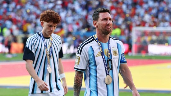 Soccer Football - FIFA World Cup 2026 - Final - Spain v Argentina - New York/New Jersey Stadium, East Rutherford, New Jersey, U.S. - July 19, 2026 Argentina's Lionel Messi with the runners-up medal as he looks dejected after the match IMAGN IMAGES vi