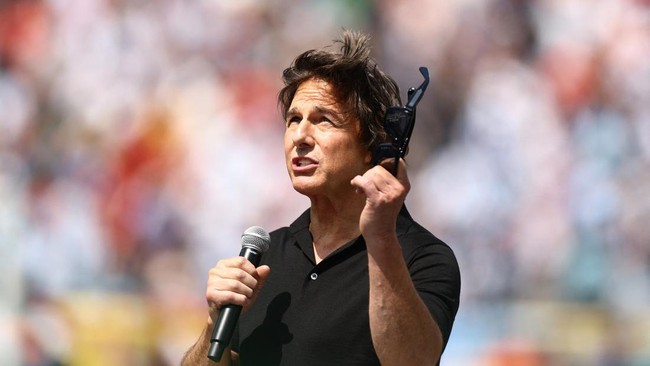 Soccer Football - FIFA World Cup 2026 - Final - Spain v Argentina - New York/New Jersey Stadium, East Rutherford, New Jersey, U.S. - July 19, 2026 Actor Tom Cruise performs during the closing ceremony before the match REUTERS/Lee Smith