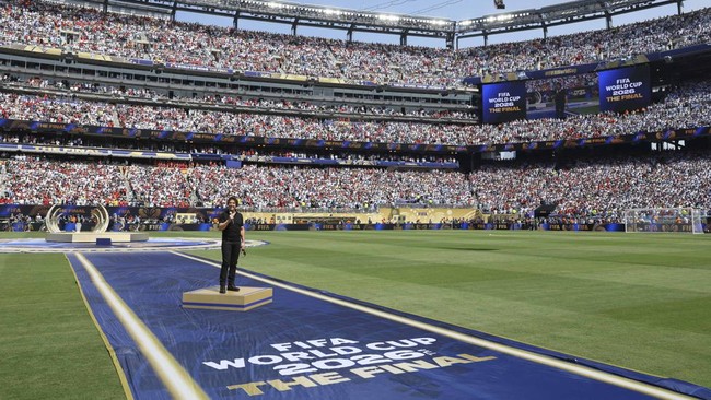 US actor and producer Tom Cruise delivers a speech ahead of the 2026 World Cup football tournament final match between Spain and Argentina at the New York/New Jersey Stadium in East Rutherford on July 19, 2026.  (Photo by Odd ANDERSEN / AFP)