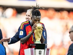 Nico Williams Persembahkan Medali Piala Dunia buat Ibunda