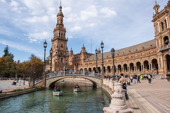 Seville, kota wisata di wilayah Andalusia
