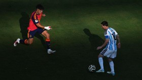 Soccer Football - FIFA World Cup 2026 - Final - Spain v Argentina - New York/New Jersey Stadium, East Rutherford, New Jersey, U.S. - July 19, 2026 Argentina's Lionel Messi in action with Spain's Pau Cubarsi IMAGN IMAGES via Reuters/James Lang