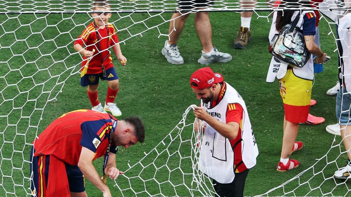 Pemain Spanyol Gunting Jaring Gawang usai Juara Dunia, untuk Apa?