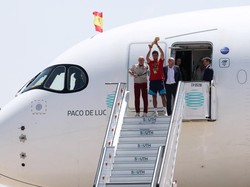 Soccer Football - FIFA World Cup 2026 - Spain players return to Madrid after winning the World Cup - Madrid, Spain - July 20, 2026 Spain's Rodri with the World Cup trophy during the team's arrival at Madrid
