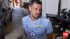 Striker Timnas Montenegro, Balsa Sekulic secara terang-terangan sudah jatuh cinta kepada Persib Bandung. (CNNIndonesia/Cesar Yudistira)