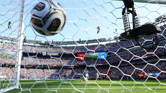 Soccer Football - FIFA World Cup 2026 - Final - Spain v Argentina - New York/New Jersey Stadium, East Rutherford, New Jersey, U.S. - July 19, 2026 Spain's Ferran Torres scores a goal that was later disallowed REUTERS/Kai Pfaffenbach