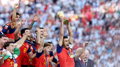 Soccer Football - FIFA World Cup 2026 - Final - Spain v Argentina - New York/New Jersey Stadium, East Rutherford, New Jersey, U.S. - July 19, 2026 Spain's Rodri lifts the World Cup trophy alongside teammates as they celebrate winning the World Cup RE