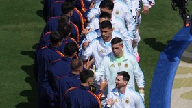 Soccer Football - FIFA World Cup 2026 - Final - Spain v Argentina - New York/New Jersey Stadium, East Rutherford, New Jersey, U.S. - July 19, 2026 Argentina's Lionel Messi shakes hands with Spain players before the match IMAGN IMAGES via Reuters/Jame