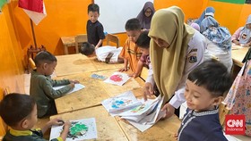 Taman Anak Sejahtera (TAS) Arutala, berlokasi di Kebon Bawang, Jakarta Utara, adalah daycare gratis yang dikelola Pemprov DKI Jakarta untuk anak usia 2-7 tahun dari keluarga prasejahtera. CNNIndonesia/Yogi Anugrah