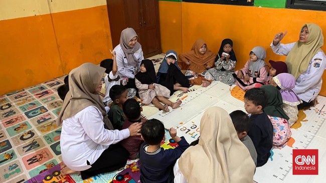 Taman Anak Sejahtera (TAS) Arutala, berlokasi di Kebon Bawang, Jakarta Utara, adalah daycare gratis yang dikelola Pemprov DKI Jakarta untuk anak usia 2-7 tahun dari keluarga prasejahtera. CNNIndonesia/Yogi Anugrah