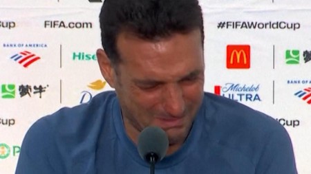 Scaloni Tak Kuasa Tahan Tangis usai Argentina Gagal Juara Piala Dunia