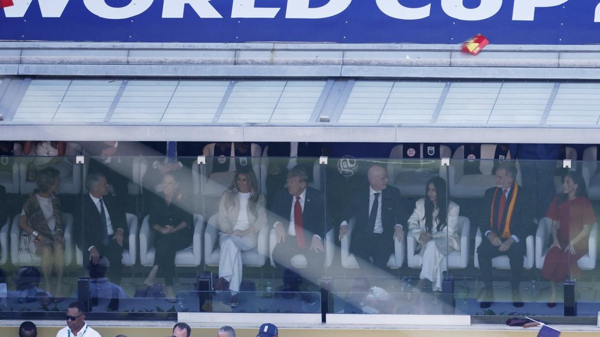 Soccer Football - FIFA World Cup 2026 - Final - Spain v Argentina - New York/New Jersey Stadium, East Rutherford, New Jersey, U.S. - July 19, 2026 Canada's Prime Minister Mark Carney, and his wife, Diana Fox Carney, Mexico President Claudia Sheinbaum