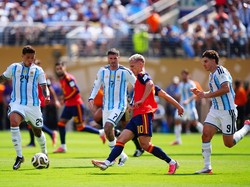 Olmo Sengat Argentina: Spanyol Lebih Berkelas di Dalam dan Luar Lapangan