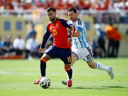 Soccer Football - FIFA World Cup 2026 - Final - Spain v Argentina - New York/New Jersey Stadium, East Rutherford, New Jersey, U.S. - July 19, 2026 Spain's Alex Baena in action with Argentina's Lionel Messi REUTERS/Agustin Marcarian