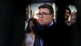 Perdana Menteri baru Andy Burnham mengizinkan pemerintahan Donald Trump memakai sejumlah pangkalan Inggris di Timur Tengah untuk menggempur Iran.