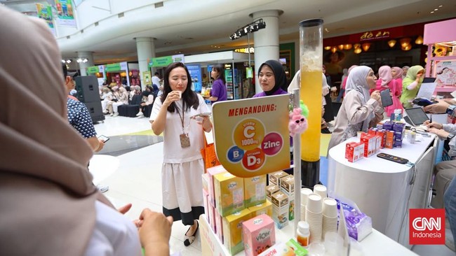 Booth sponsor ramai dikunjungi karena menawarkan beragam aktivitas menarik dan hadiah bagi para peserta. (CNN Indonesia/Adi Ibrahim)