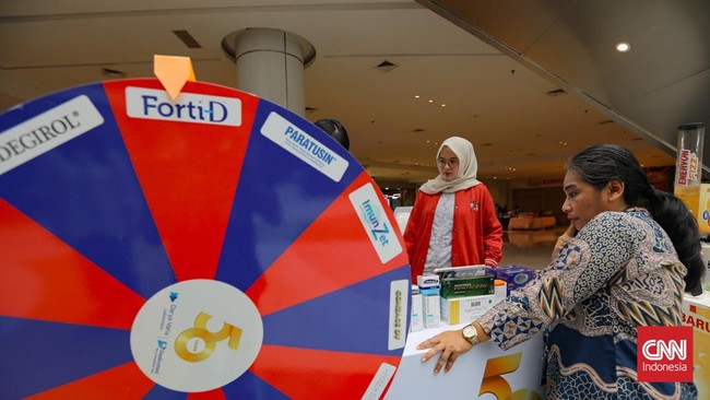Area festival juga diramaikan dengan berbagai permainan interaktif hingga layanan pemeriksaan kesehatan gratis. (CNN Indonesia/Febria Adha L)