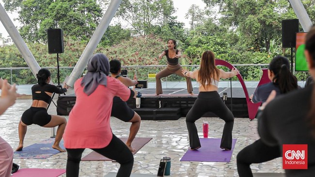 Hari pertama Wellnest Festival di South Quarter Dome, Cilandak, Jakarta Selatan, Selasa (21/7), disambut antusias oleh masyarakat. (CNN Indonesia/Febria Adha L)